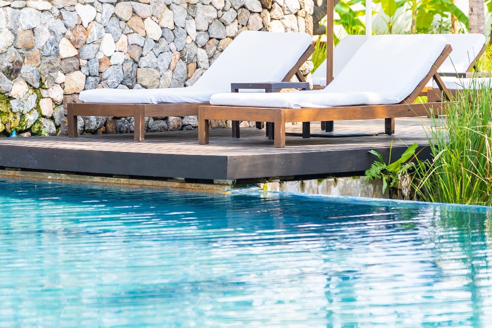 Piscine béton contemporain